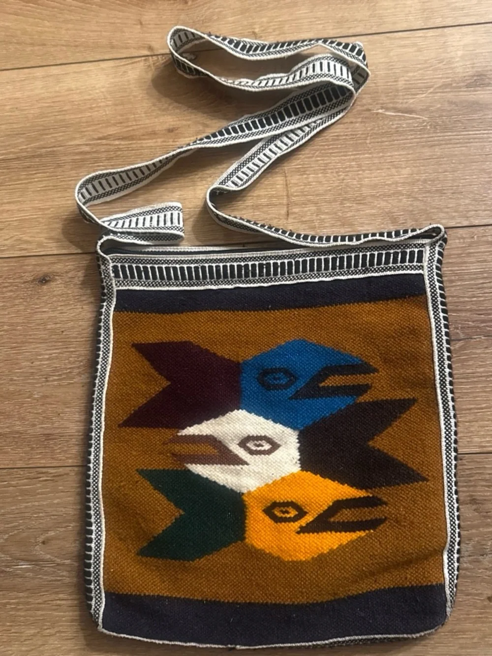 ECUADOR NATIVE INCA ART HANDMADE WOOL & COTTON CROSS BODY